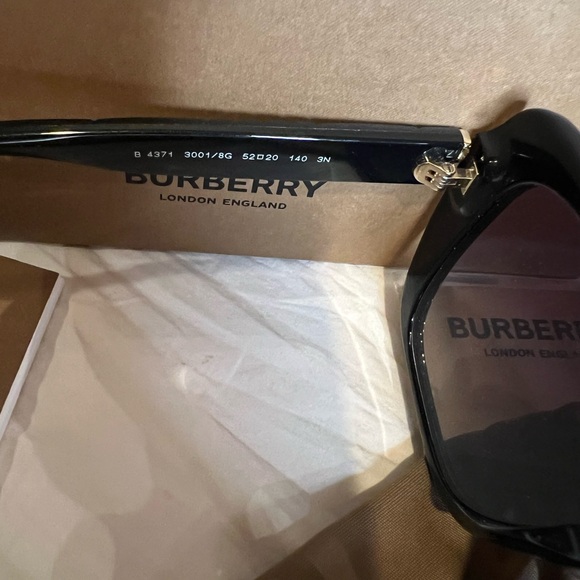 Burberry Authentic Black Sunglasses NWT All Inclusion - Picture 6 of 12